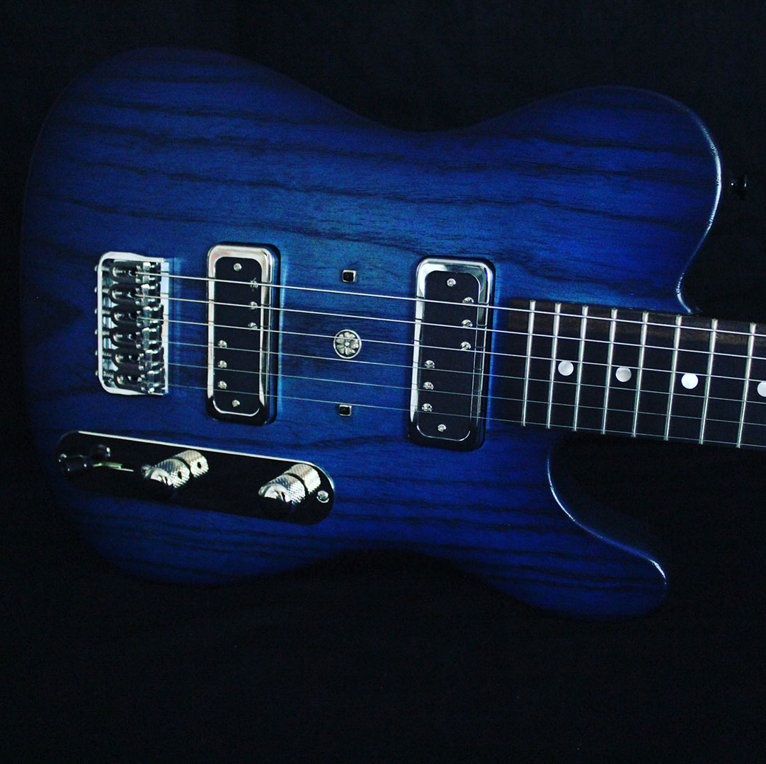 roberto venn team edies dazzling blue lippi box guitar front 2 John Lippi