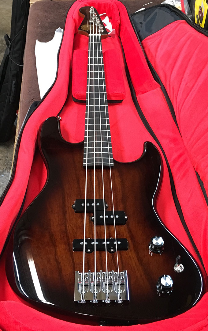 roberto venn team lippi usa af retired bass front long John Lippi