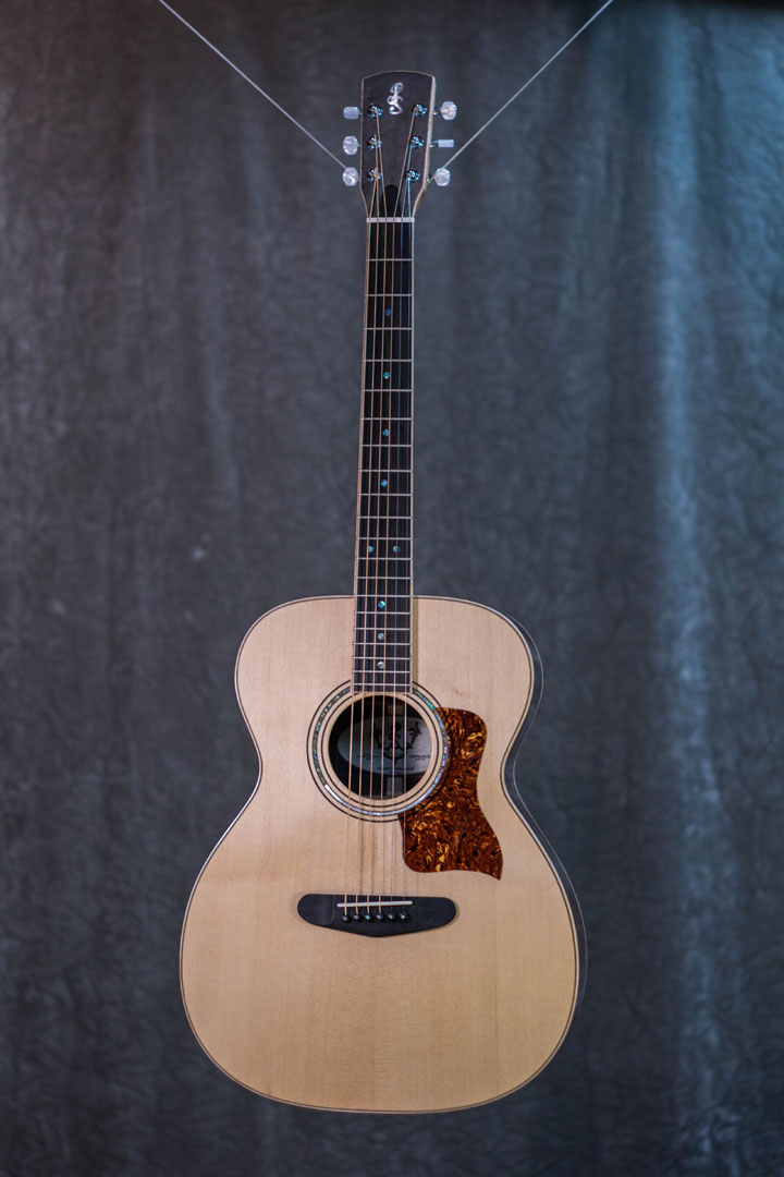 roberto venn student guitarAcousticFinals 15 Fall 2018