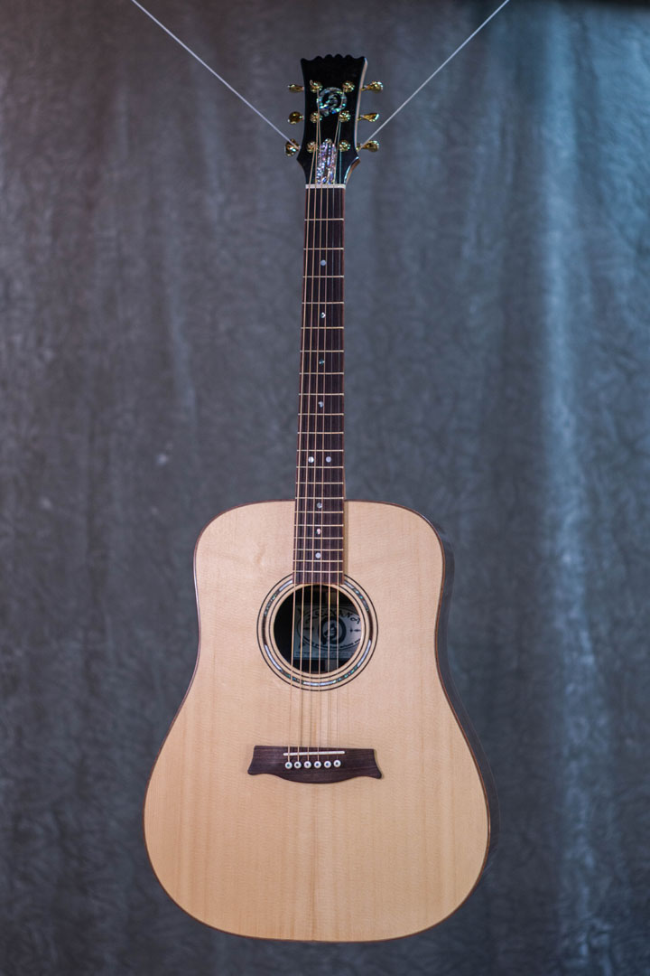 roberto venn student guitarAcousticFinals 17 Fall 2018