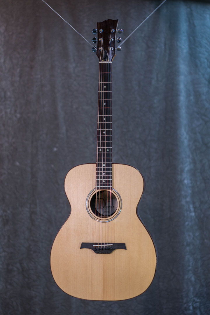 roberto venn student guitarAcousticFinals 21 Fall 2018