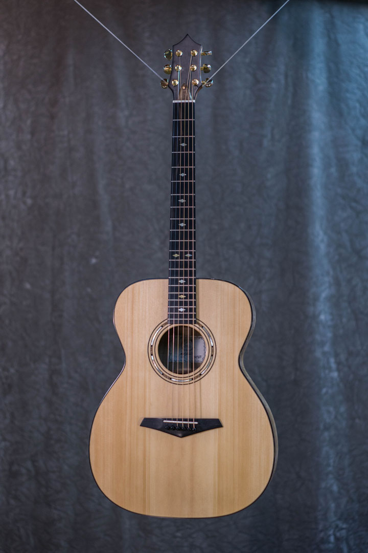 roberto venn student guitarAcousticFinals 23 Fall 2018