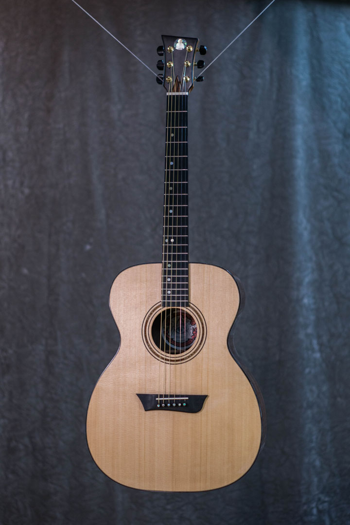 roberto venn student guitarAcousticFinals 25 Fall 2018