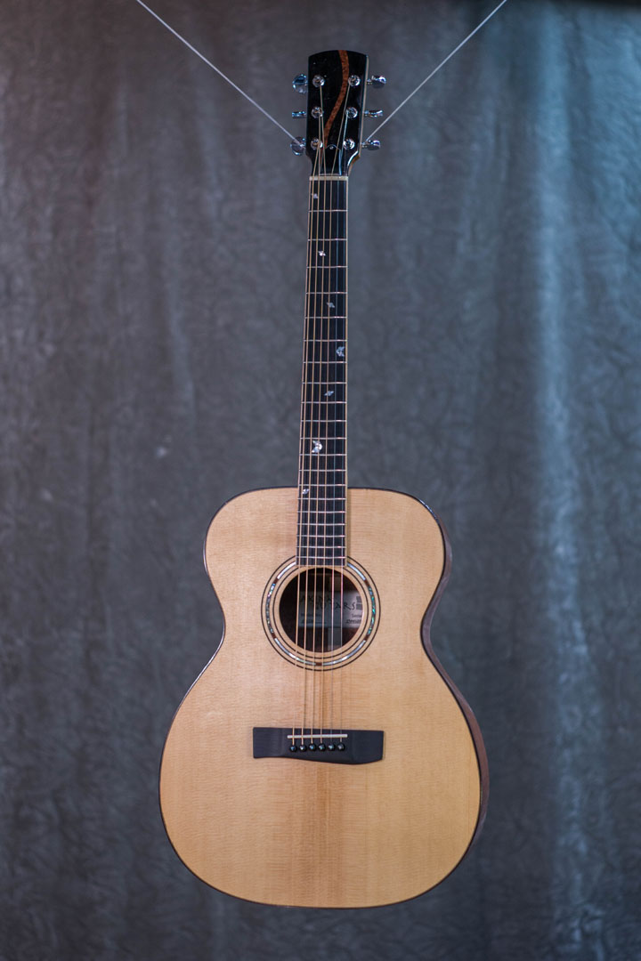 roberto venn student guitarAcousticFinals 33 Fall 2018